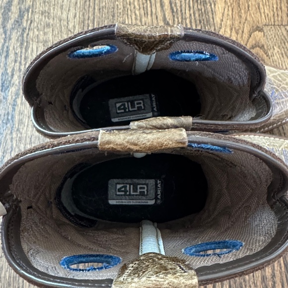 Ariat Kids Boots in Brown and Blue - Picture 7 of 12
